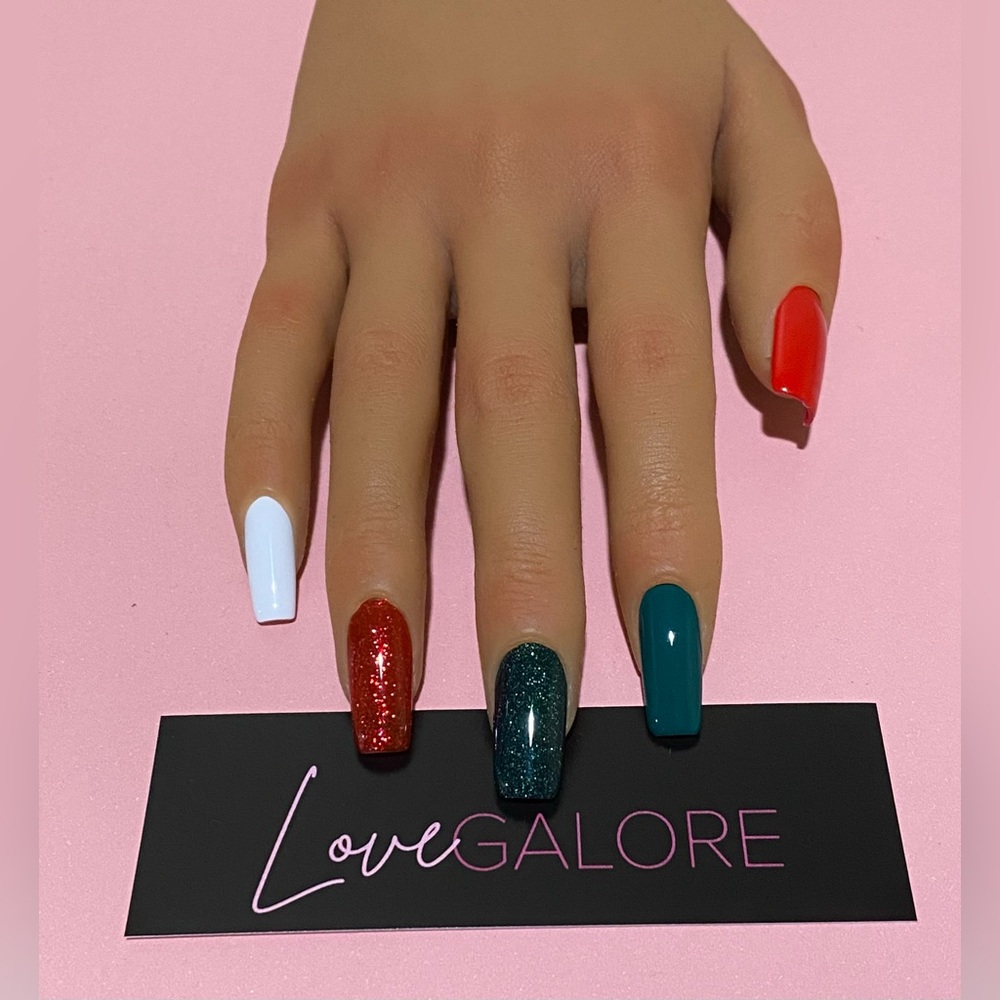 Hand Crafted Medium Square Christmas Love Galore Press On Nails